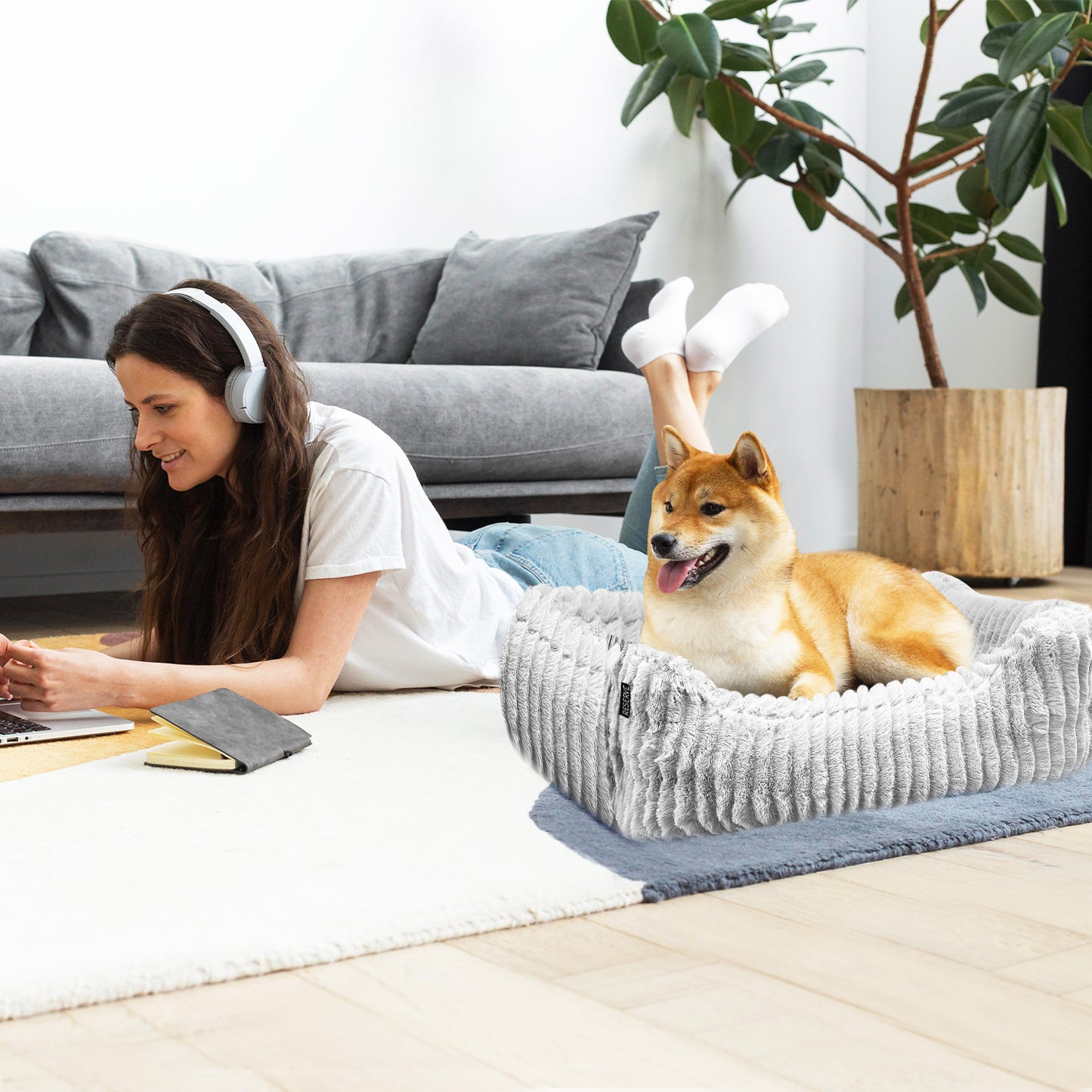 Reserve Jacquard Cuddler, Ultra-Soft & Elegant Pet Bed for Dogs & Cats, Designed for Comfort and Durability