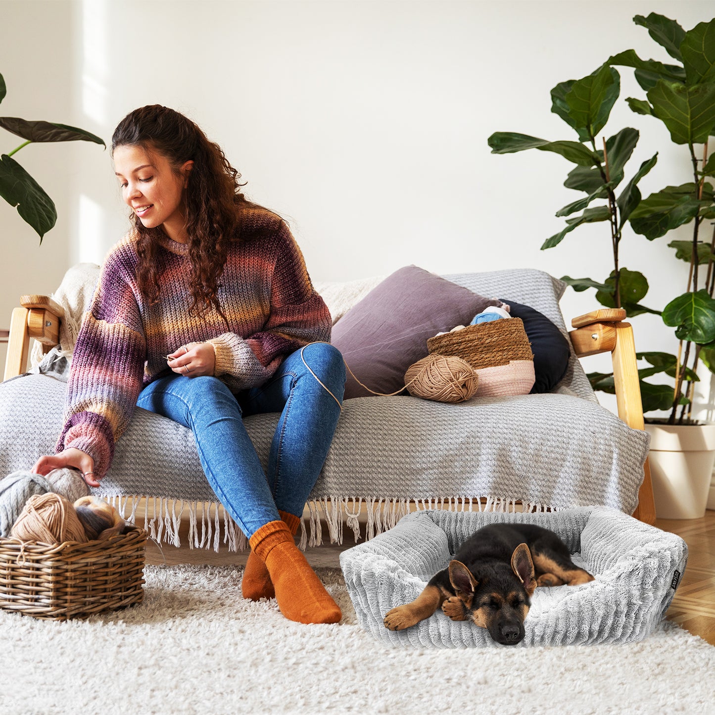 Reserve Jacquard Cuddler, Ultra-Soft & Elegant Pet Bed for Dogs & Cats, Designed for Comfort and Durability